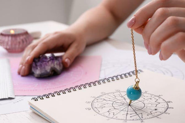 Guide détaillé pour utiliser efficacement votre pendule en minéraux : De l'achat en ligne à la