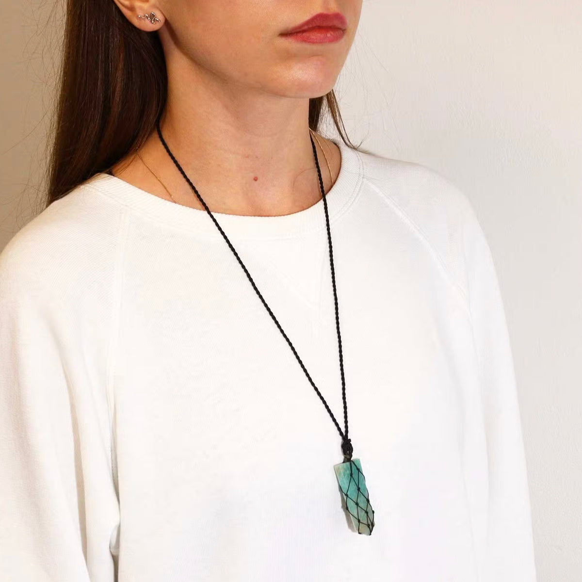 Pendentif Pointe Plate en Amazonite Tressé de Lumière