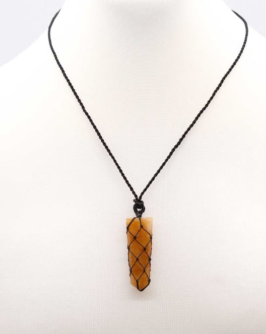 Pendentif Pointe Plate en Quartz Doré - Tressé de Lumière