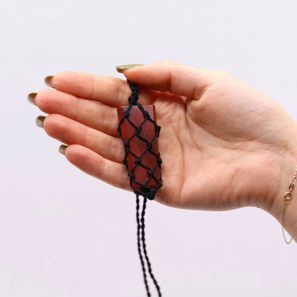 Pendentif Pointe Plate en Jaspe Rouge - Tressé de Lumière